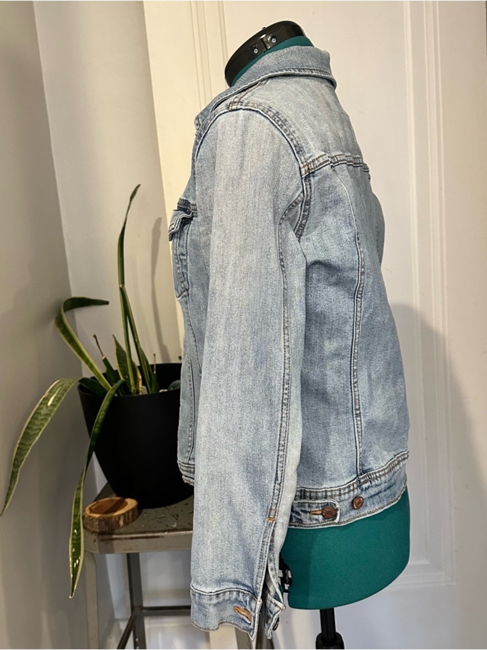 Old Navy Light Wash Blue Denim Jacket - Picture 5 of 7